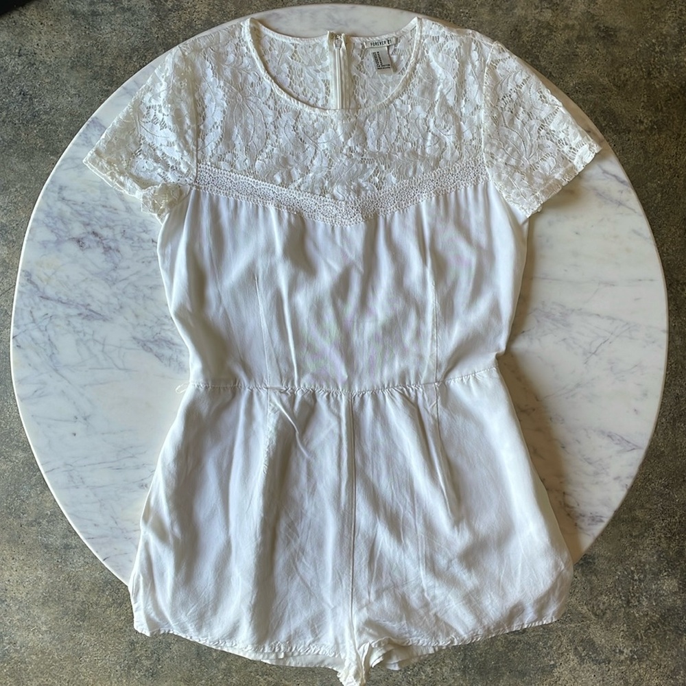 Forever 21 White Lace Romper Size Medium